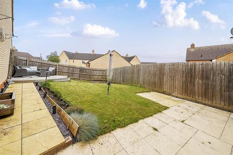 3 bedroom semi-detached house for sale, Appledine Way, Bedford