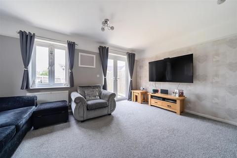 3 bedroom semi-detached house for sale, Appledine Way, Bedford