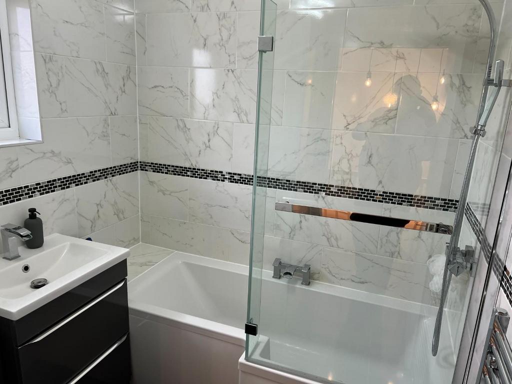 Rhuddlan Close Bathroom.JPG