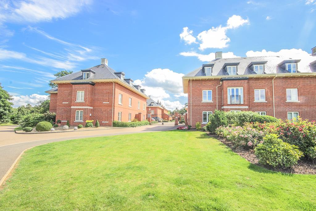 Henmarsh Court, Balls Park, Hertford 2 bed apartment £1,550 pcm (£358 pw)