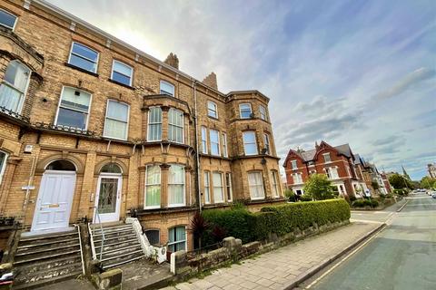 2 bedroom flat for sale, West Street, Scarborough