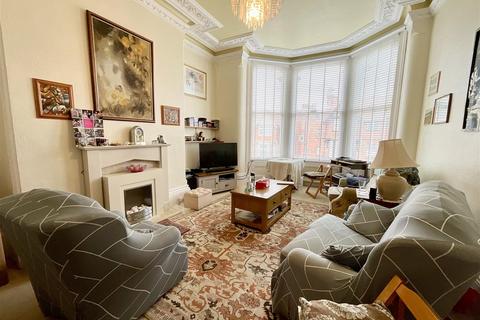 2 bedroom flat for sale, West Street, Scarborough