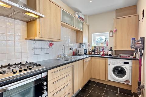 2 bedroom flat for sale, Chambers Drive, Cambridge CB4