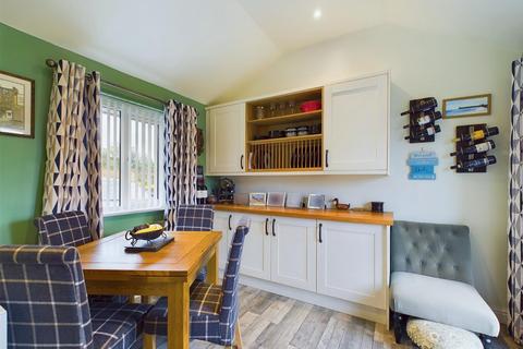 4 Forge Close, Bempton, Bridlington, YO15 1LX