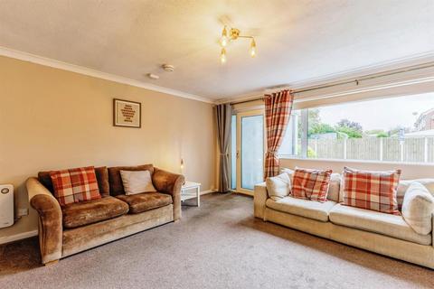 3 bedroom terraced house for sale, Sunningdale Close, Nuneaton