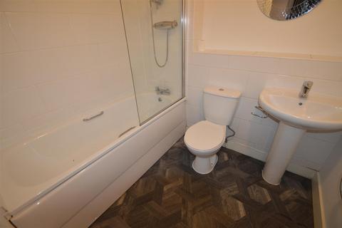 2 bedroom flat to rent, Slater House, Salford M5