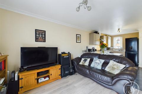 3 bedroom semi-detached house for sale, Whinmoor Way., Leeds