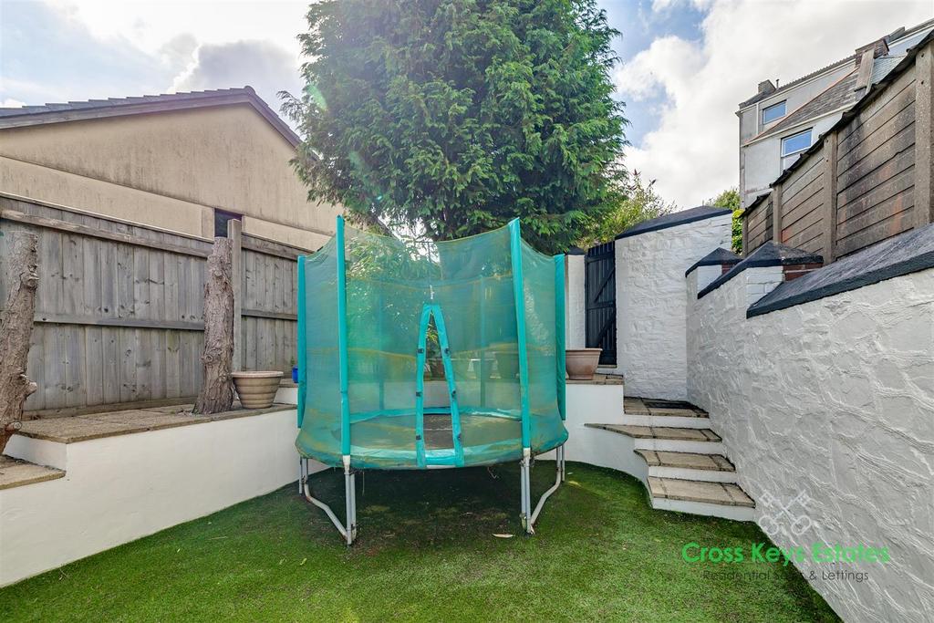 Extensive Gardens, Garage &amp; Driveway