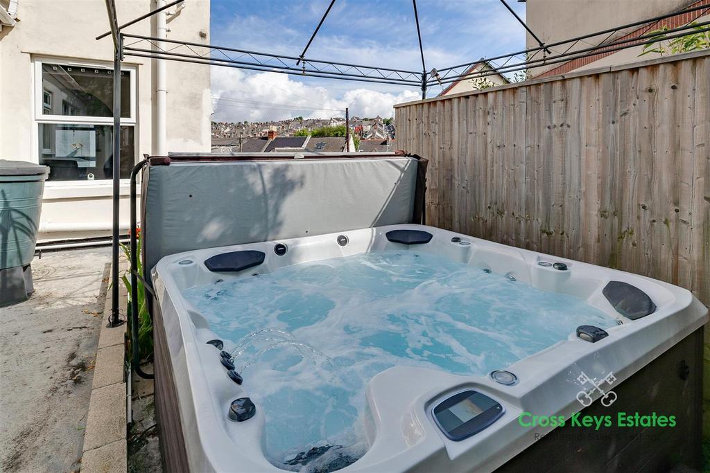 Extensive Gardens, Garage &amp; Driveway