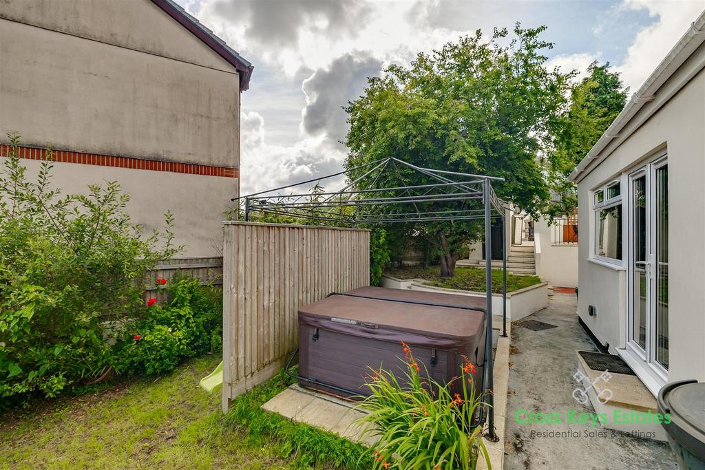 Extensive Gardens, Garage &amp; Driveway