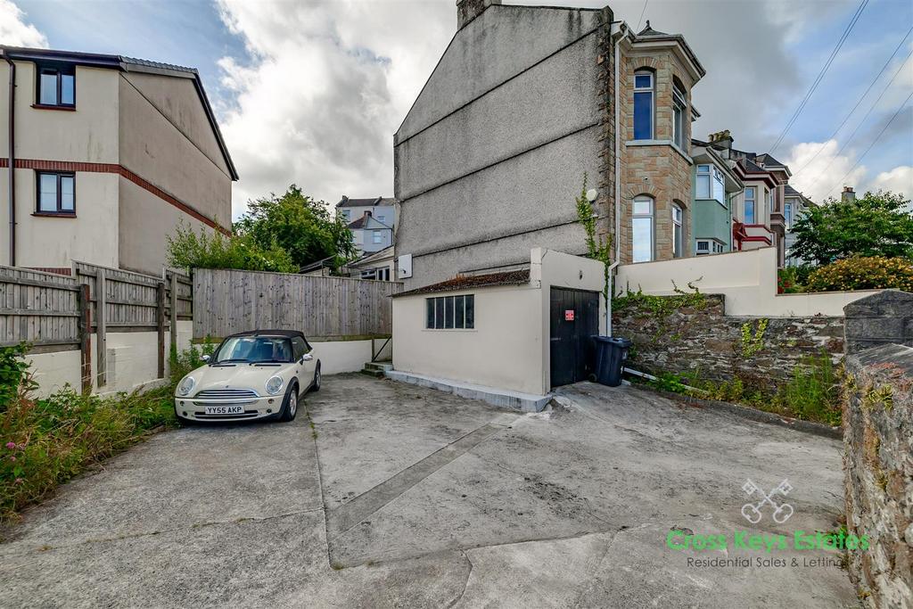 Extensive Gardens, Garage &amp; Driveway