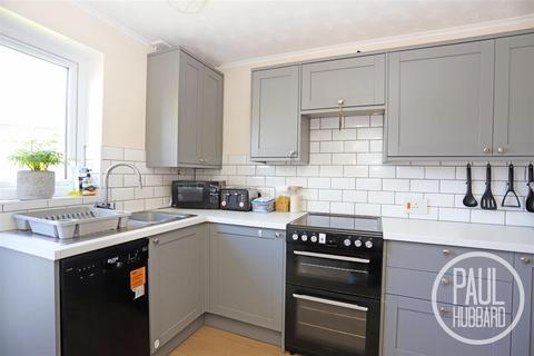 5 Celandine Close, Lowestoft, NR33 8EU