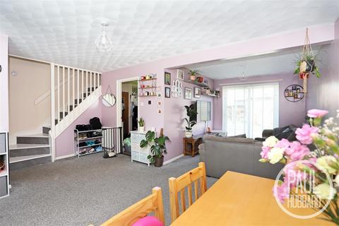 5 Celandine Close, Lowestoft, NR33 8EU