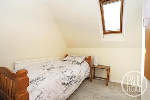 5 Celandine Close, Lowestoft, NR33 8EU