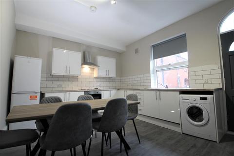 1 bedroom in a house share to rent, Delph Mount, Woodhouse, Leeds,  LS6 2HS