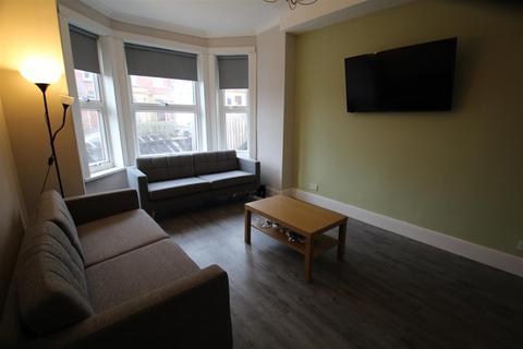 1 bedroom in a house share to rent, Delph Mount, Woodhouse, Leeds,  LS6 2HS