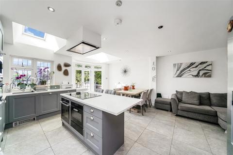 4 bedroom semi-detached house for sale, Heriot Avenue, London E4