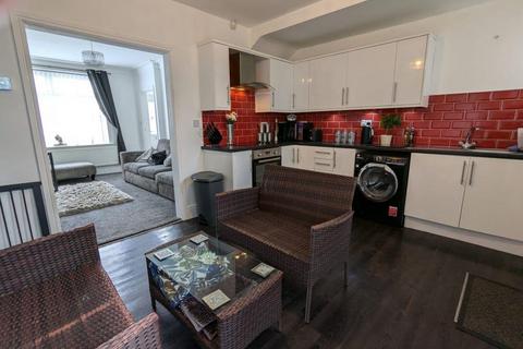 9 Carr Bottom Avenue, Bradford, BD5 9BE