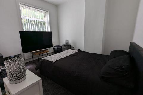 9 Carr Bottom Avenue, Bradford, BD5 9BE