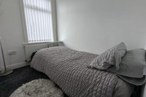 9 Carr Bottom Avenue, Bradford, BD5 9BE