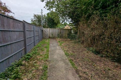 9 Carr Bottom Avenue, Bradford, BD5 9BE