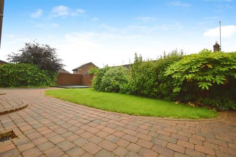 4 bedroom detached house for sale, Gemsbok Way, Hull