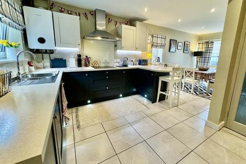 4 bedroom detached house for sale, Lon Ceredigion, Pwllheli