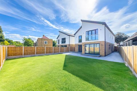 5 bedroom detached house for sale, Ness Road, Shoeburyness SS3