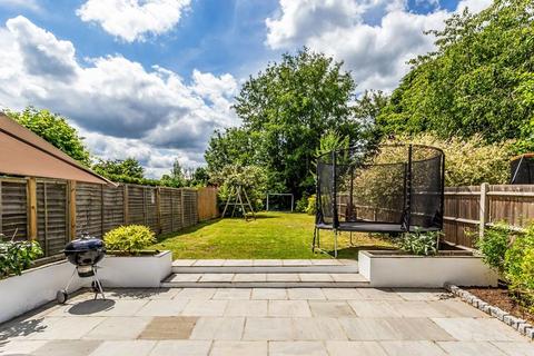 121 Cobham Road, Fetcham, Leatherhead, KT22 9HX