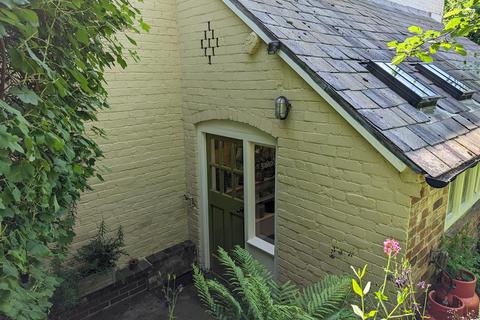 2 bedroom terraced house for sale, 2 Spur Tree Lane, Tenbury Wells