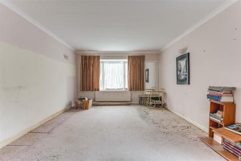 2 bedroom ground floor flat for sale, Waverley Road, Enfield