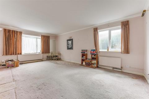 2 bedroom ground floor flat for sale, Waverley Road, Enfield