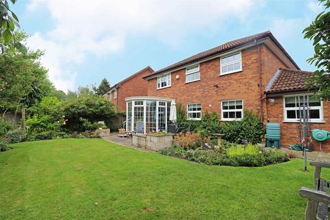 4 bedroom detached house for sale, The Peacocks, Warwick