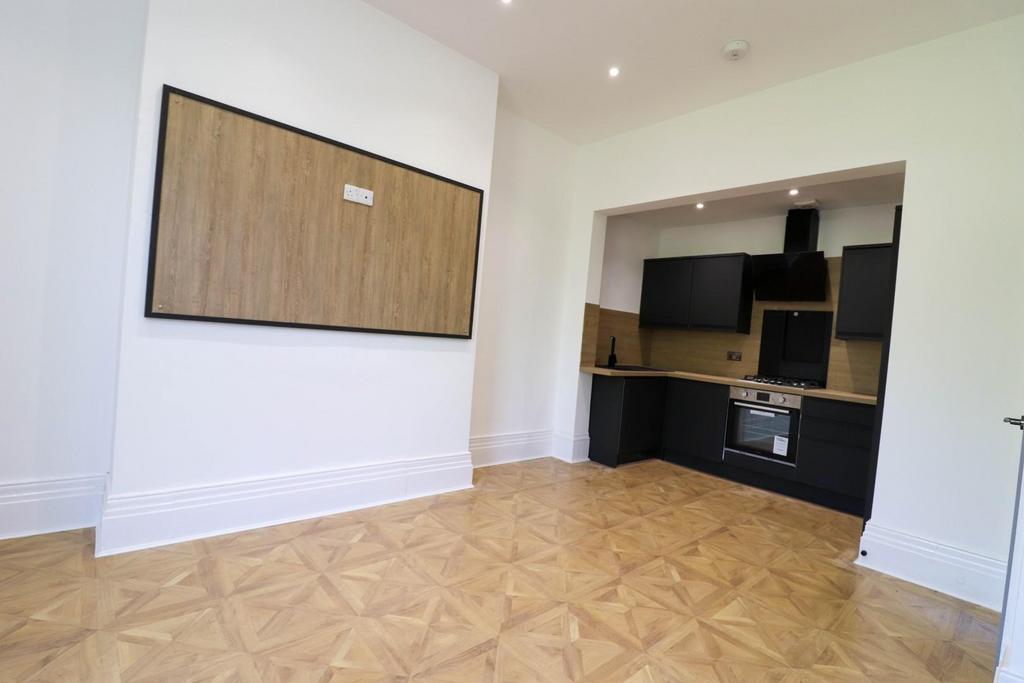 7b Kitchen/ Living Room