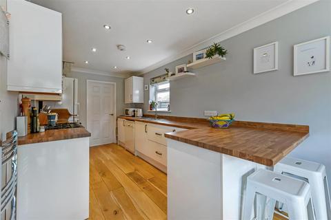 3 Olivers Meadow, Westergate, Chichester, PO20 3YA