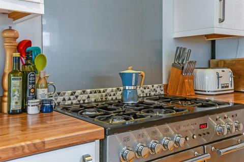 3 Olivers Meadow, Westergate, Chichester, PO20 3YA