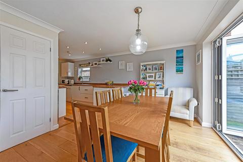 3 Olivers Meadow, Westergate, Chichester, PO20 3YA