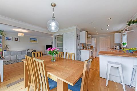 3 Olivers Meadow, Westergate, Chichester, PO20 3YA