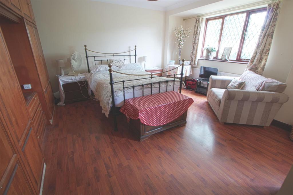 Bedroom 1.jpg