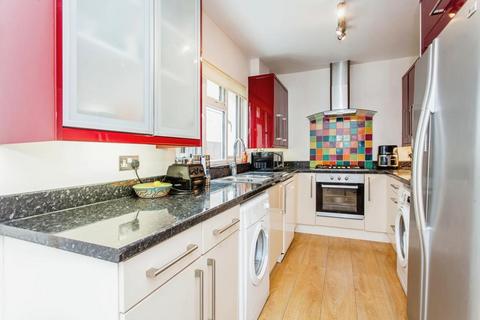 2 bedroom chalet for sale, Rayleigh Avenue, Leigh-on-Sea SS9