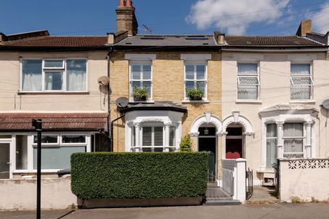 41 Devonshire Close, London, E15 1UG