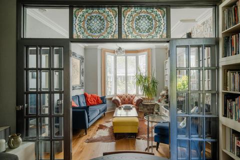 41 Devonshire Close, London, E15 1UG