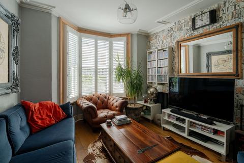 41 Devonshire Close, London, E15 1UG