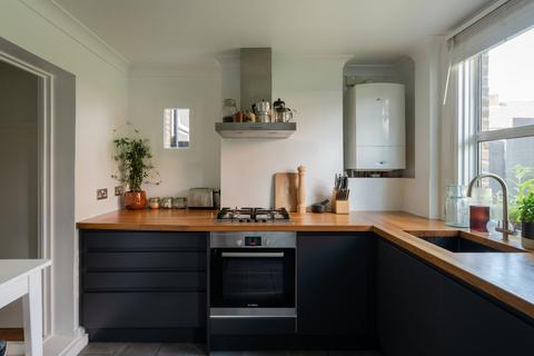 41 Devonshire Close, London, E15 1UG