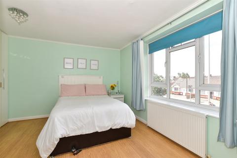2 bedroom ground floor maisonette for sale, Whalebone Lane South, Chadwell Heath, Essex