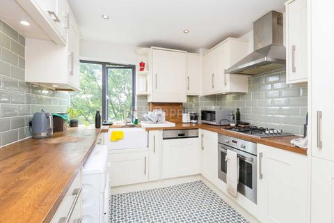 3 bedroom apartment to rent, Manor Gardens, Holloway, N7