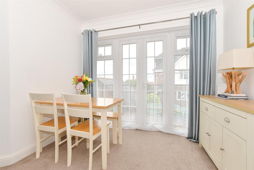 Lounge/ Dining Room