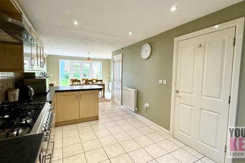 3 bedroom terraced house for sale, Page Road, Hawkinge, Folkestone, Kent CT18 7SF