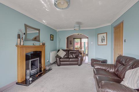 10 Sweet Briar Drive, Laindon, Basildon, SS15 4HA