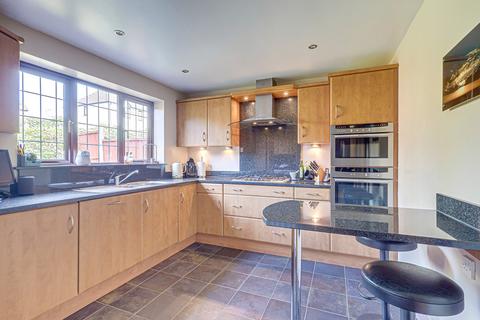 10 Sweet Briar Drive, Laindon, Basildon, SS15 4HA